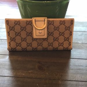 Gucci continental wallet
